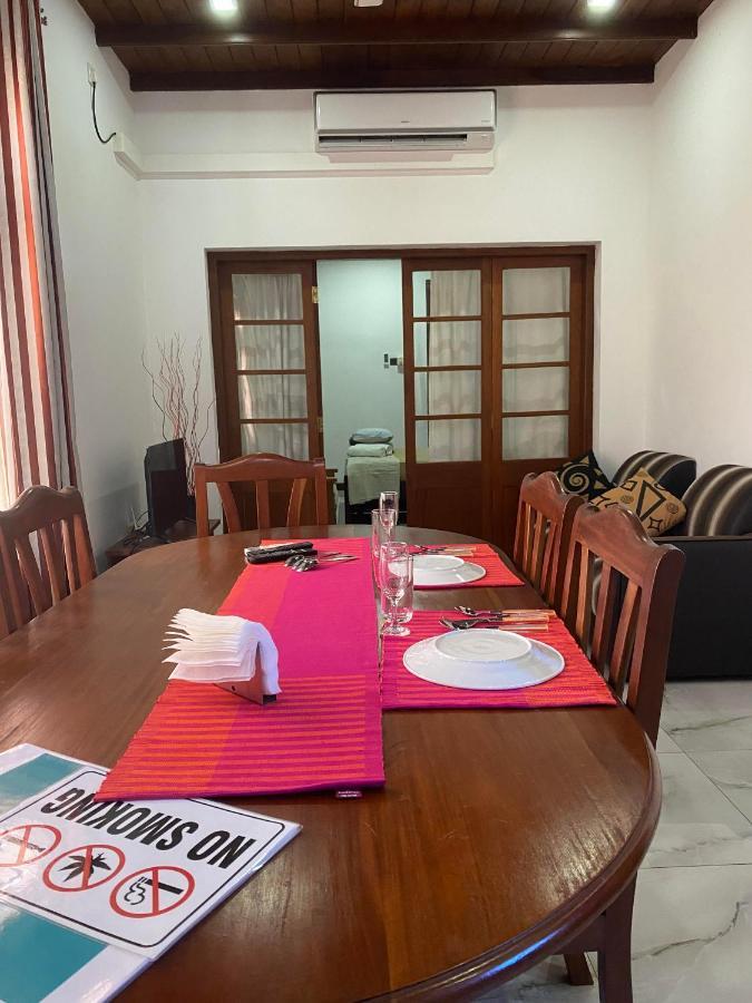 Ice Berg Apartman Dehiwala-Mount Lavinia Kültér fotó