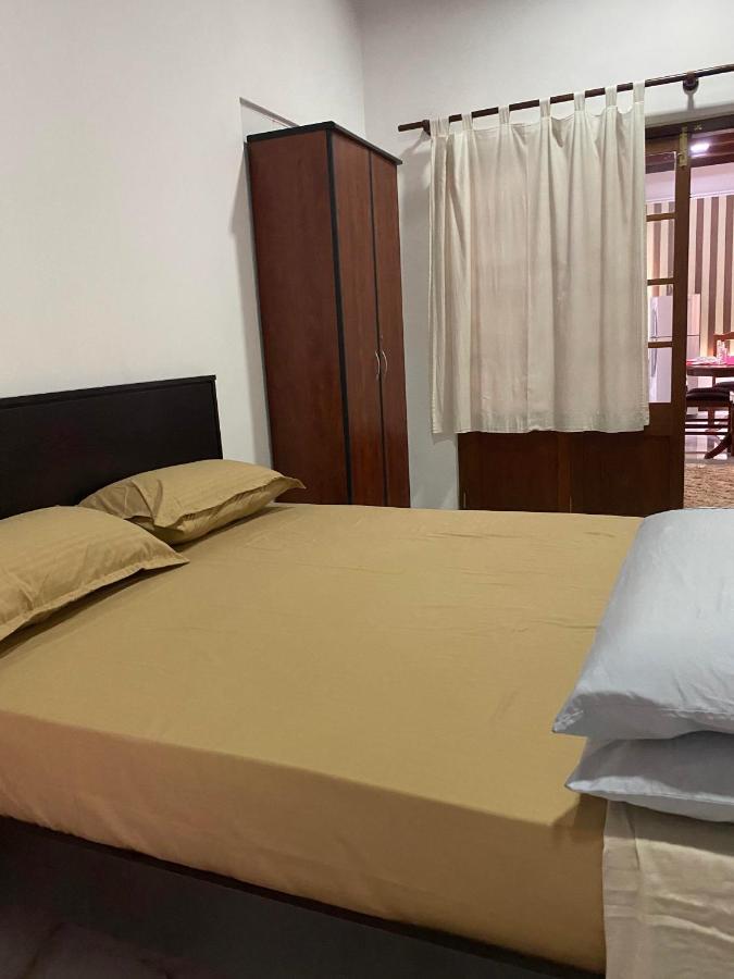 Ice Berg Apartman Dehiwala-Mount Lavinia Kültér fotó