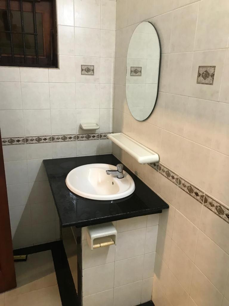 Ice Berg Apartman Dehiwala-Mount Lavinia Szoba fotó