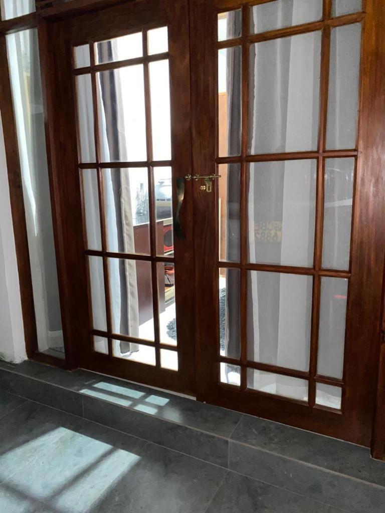 Ice Berg Apartman Dehiwala-Mount Lavinia Szoba fotó