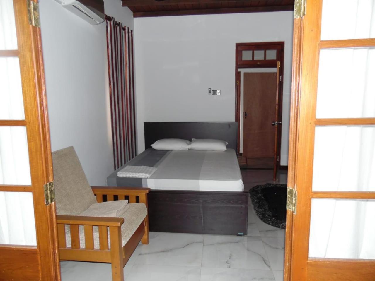 Ice Berg Apartman Dehiwala-Mount Lavinia Kültér fotó
