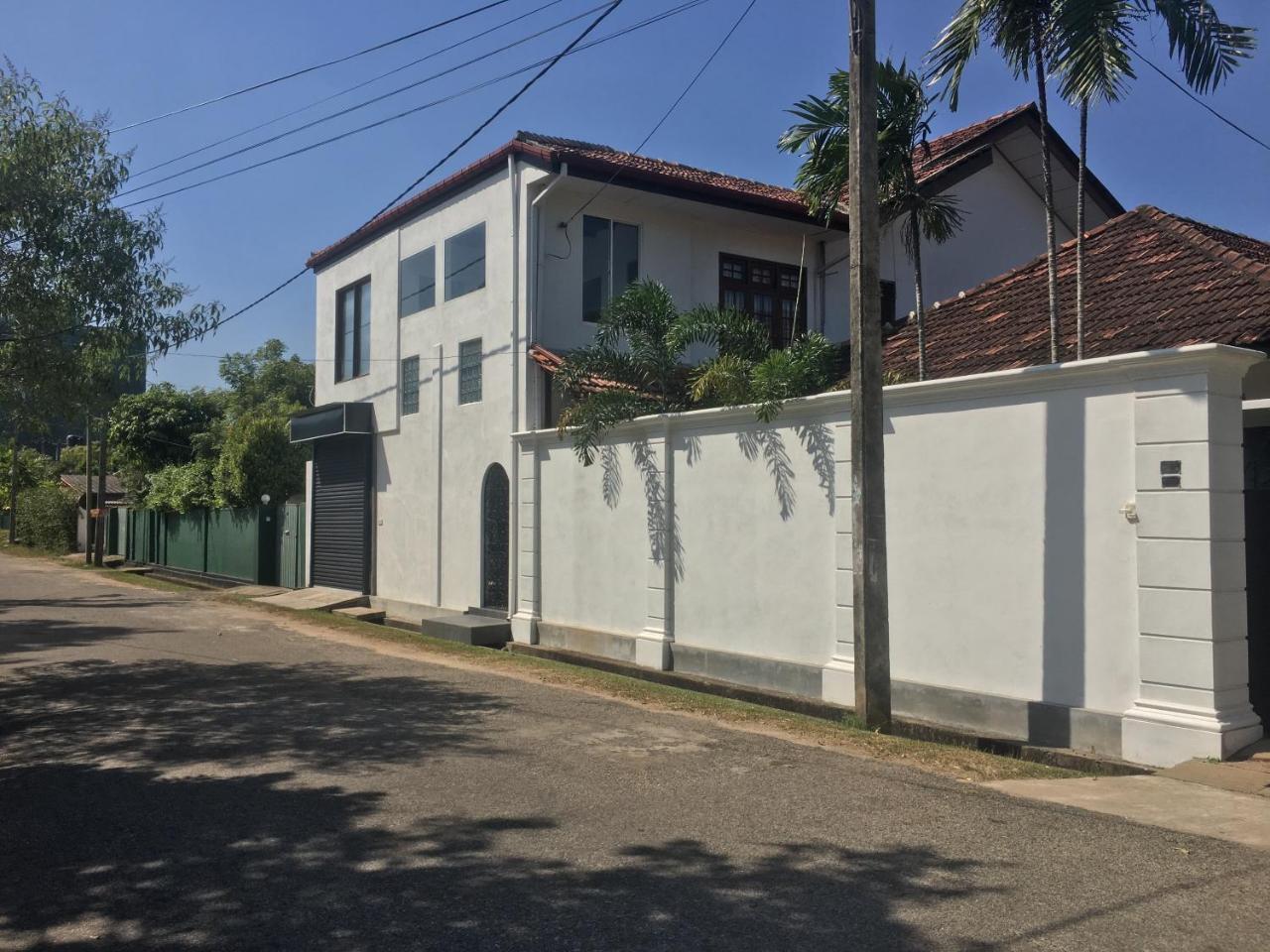 Ice Berg Apartman Dehiwala-Mount Lavinia Kültér fotó