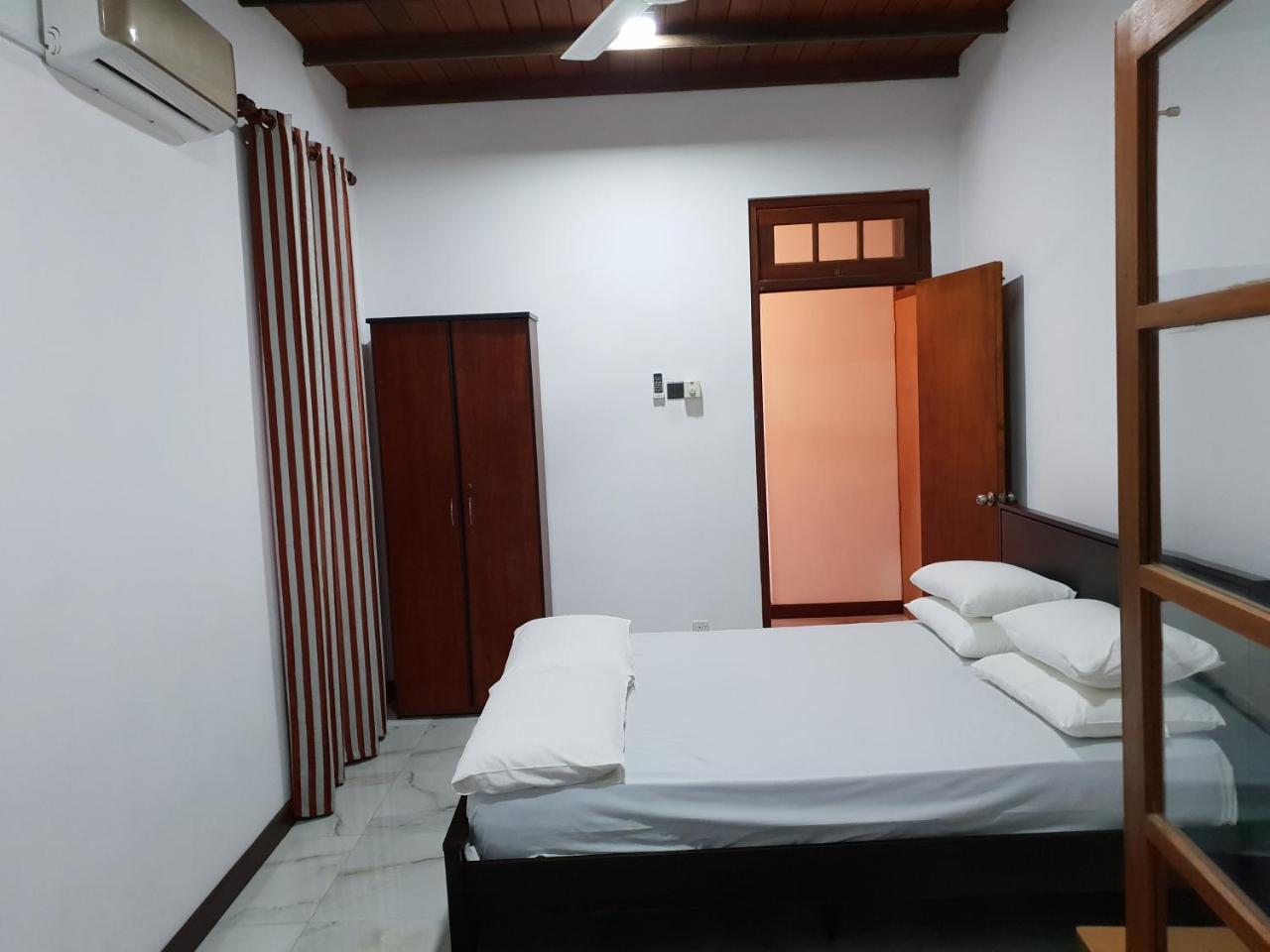 Ice Berg Apartman Dehiwala-Mount Lavinia Kültér fotó