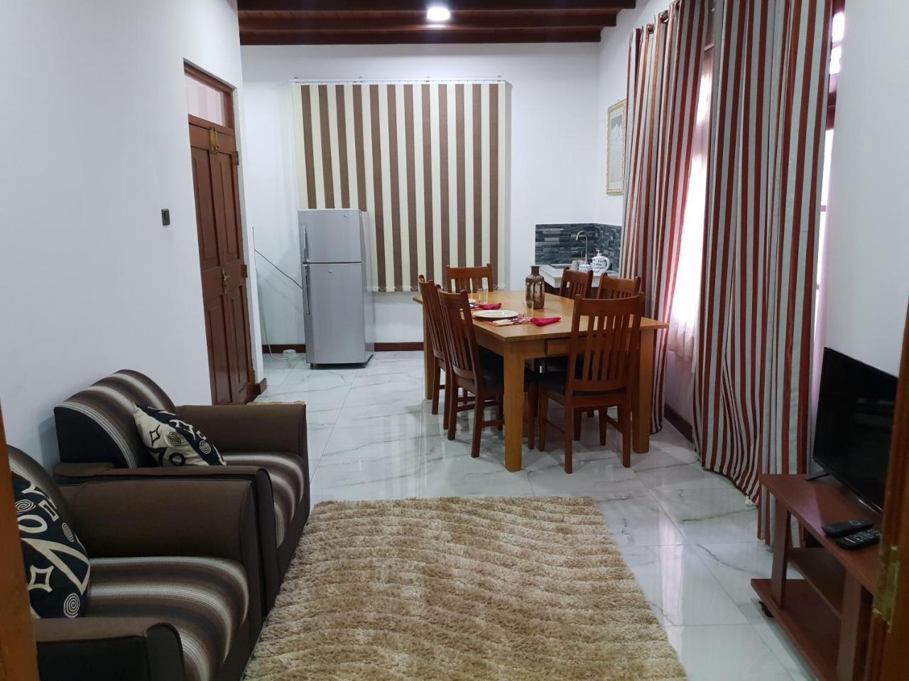 Ice Berg Apartman Dehiwala-Mount Lavinia Kültér fotó