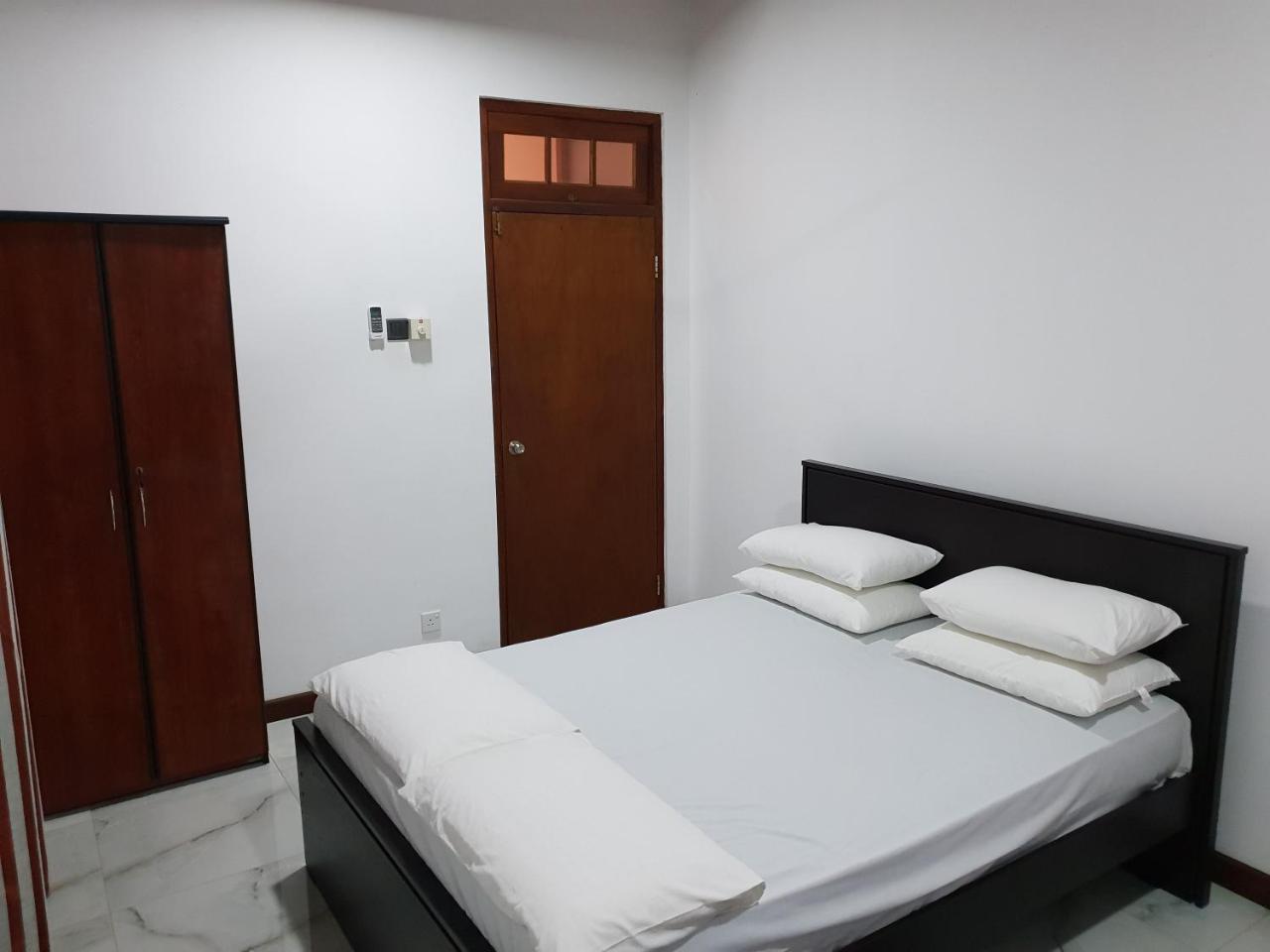 Ice Berg Apartman Dehiwala-Mount Lavinia Kültér fotó