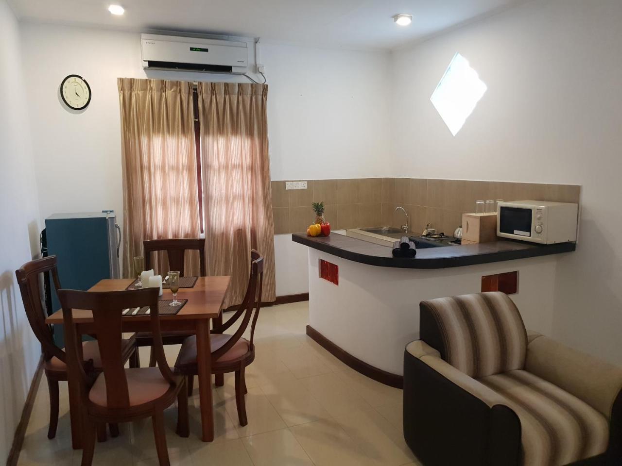 Ice Berg Apartman Dehiwala-Mount Lavinia Kültér fotó